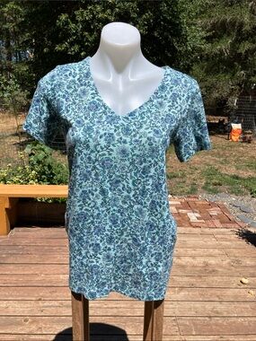 J Jill 100% pima cotton V Knick floral T shirt Small / Medium